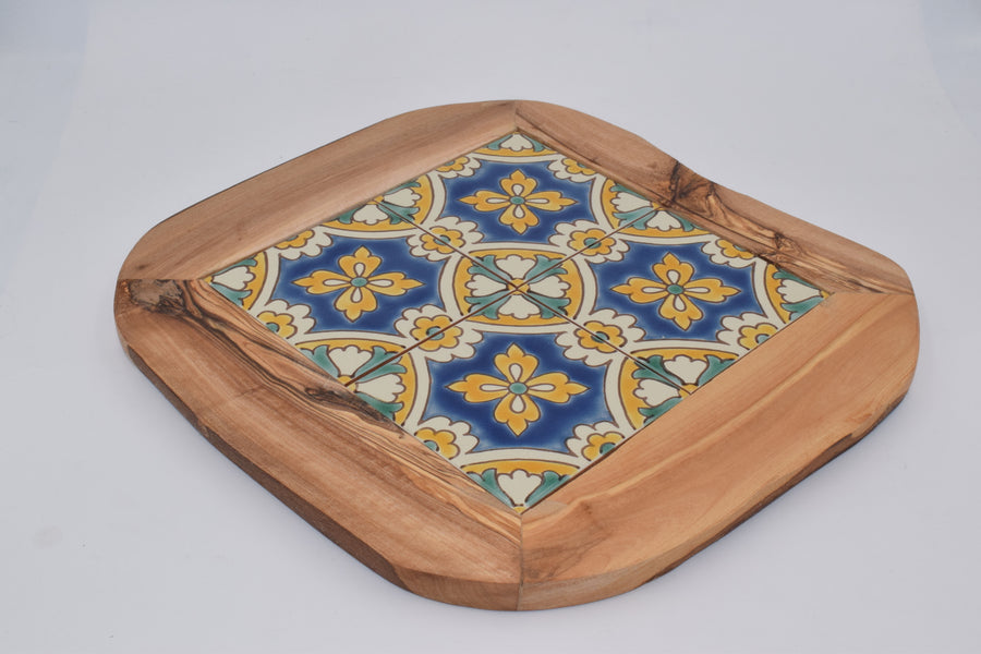 Ceramic tray with 4 olive wood tiles