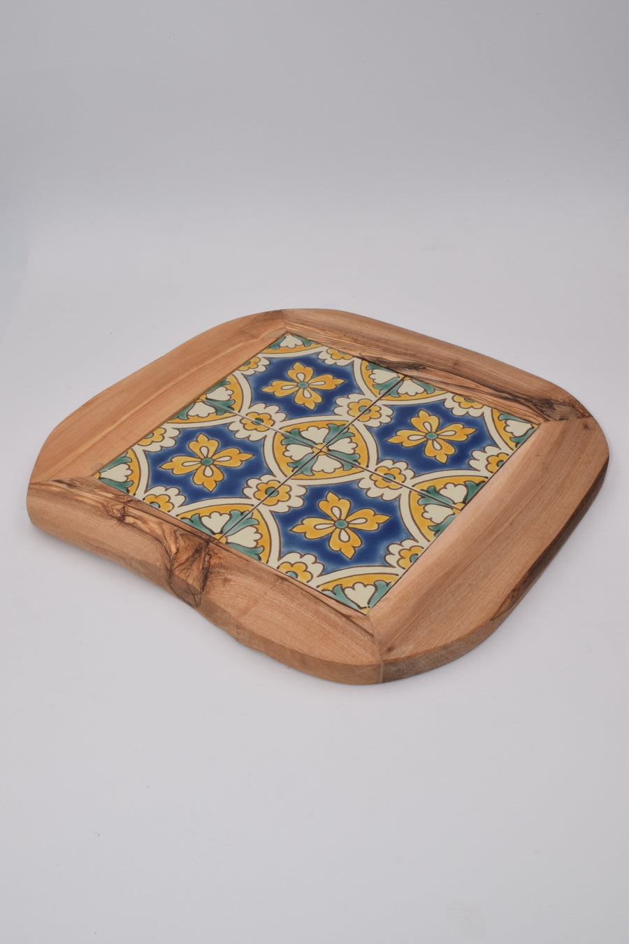 Ceramic tray with 4 olive wood tiles