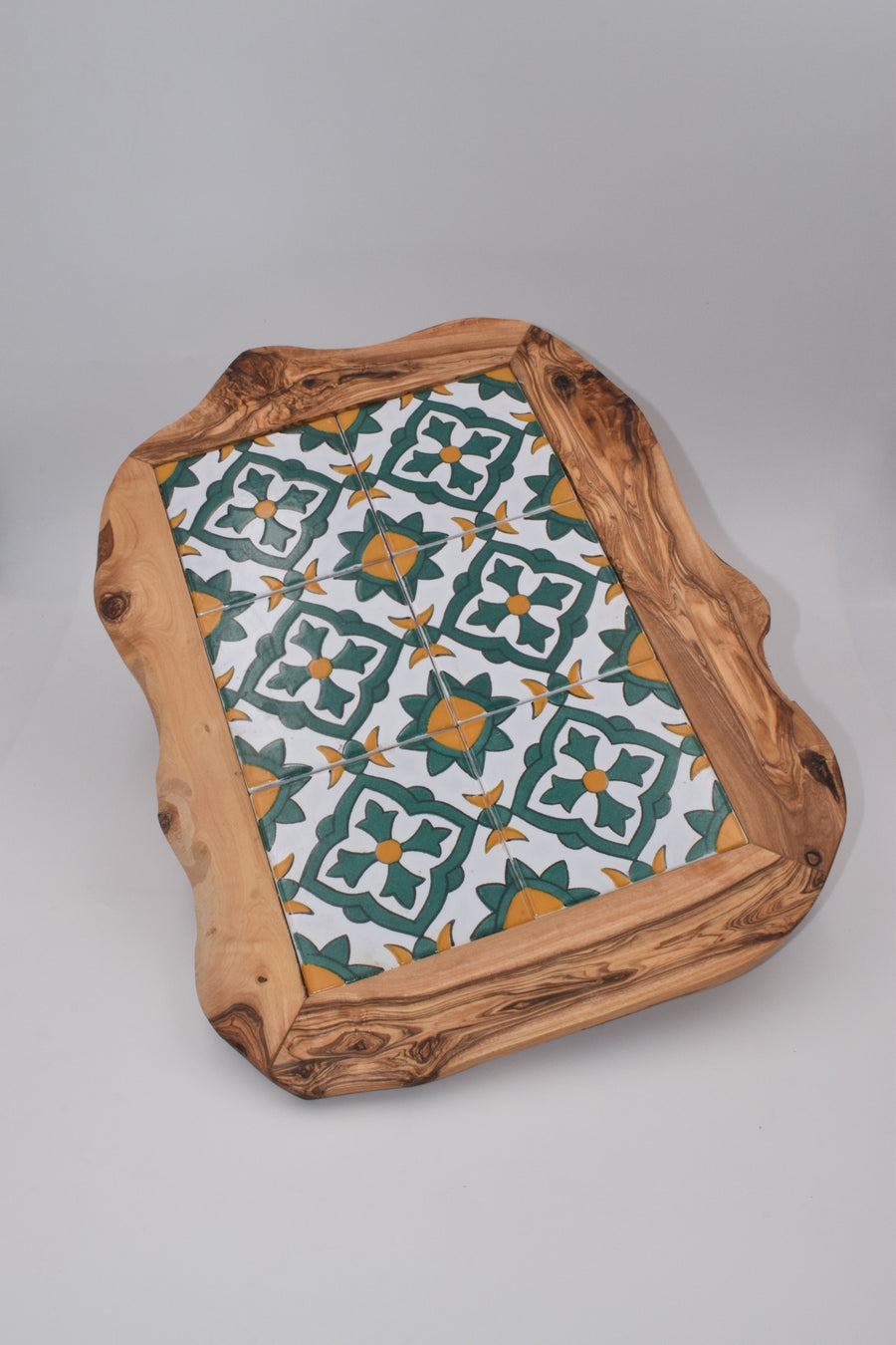 Piatto da portata con ceramica in legno d'ulivo