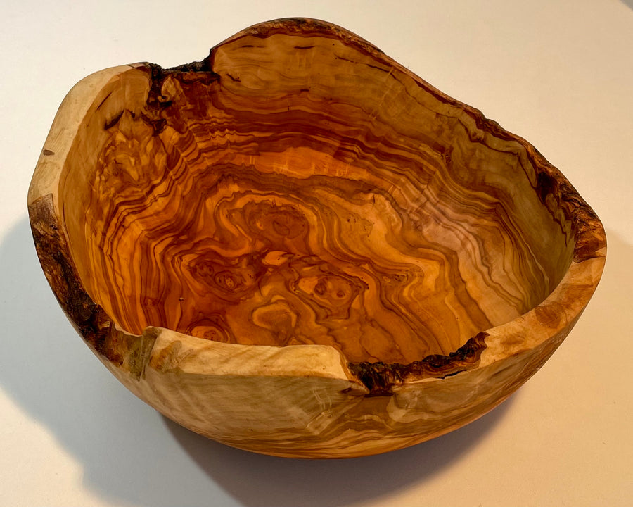 Natural bowl in olive wood