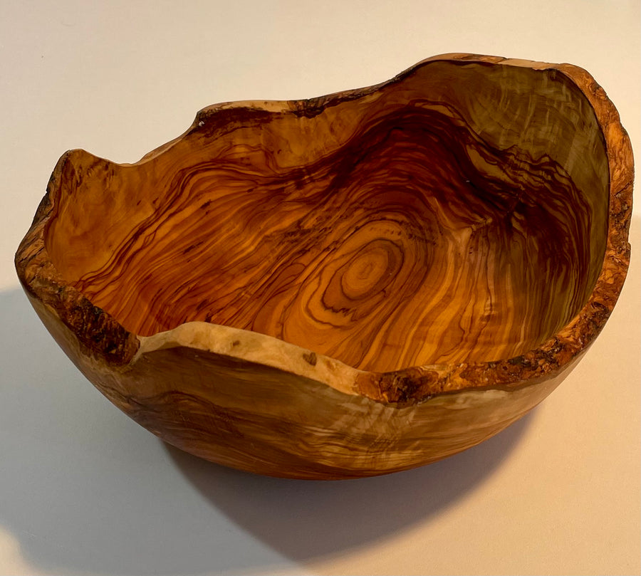 Natural bowl in olive wood