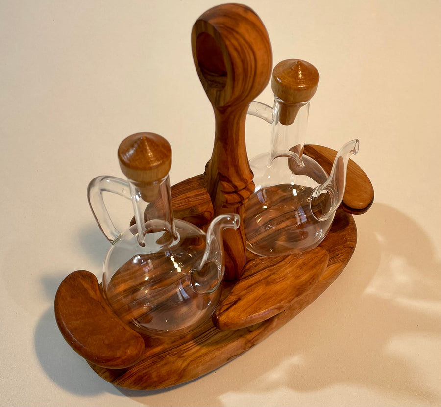 Olive wood oil and vinegar